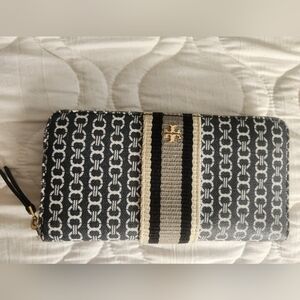 Tory Burch Navy Blue and Cream Gemini Link Patterned Wallet